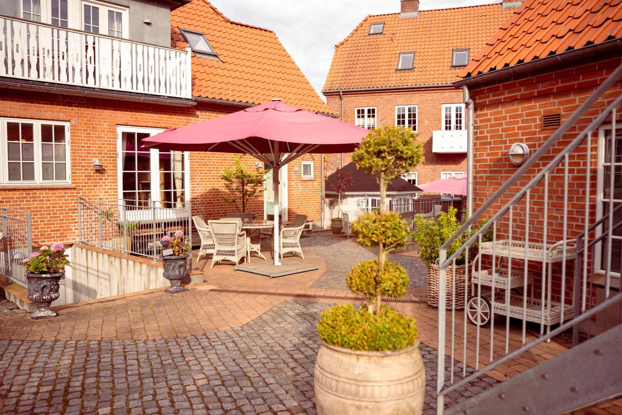 Boutique Hotel Postgarden Holsted Bagian luar foto